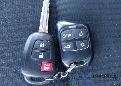 2016 Toyota Rav4 Le z USA, uszkodzony, nr VIN 2T3BFREV6GW495617